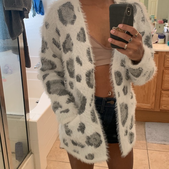 Fuzzy oversized Sweater - Picture 3 of 4